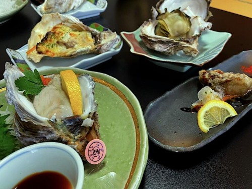 【全国旅行支援】リピーター続出！！今年もいけます！生産者直営店で食べる岩牡蠣の創作料理 とおかげ横丁でお買い物
