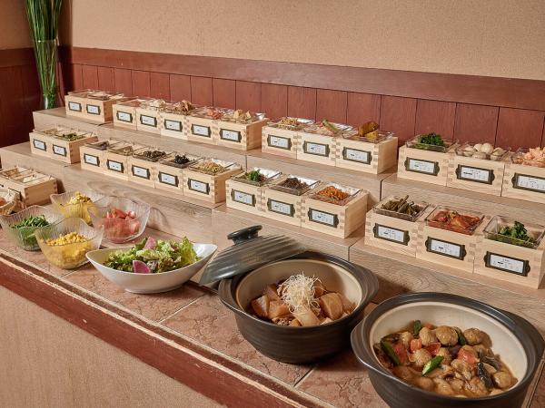 約30種の“ごはんどろぼう”ブッフェ