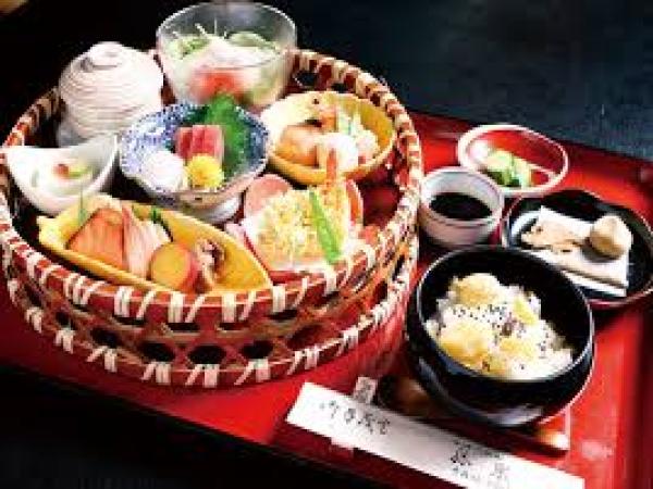 割烹勝宗の栗おこわ御膳　※写真はイメージです。
