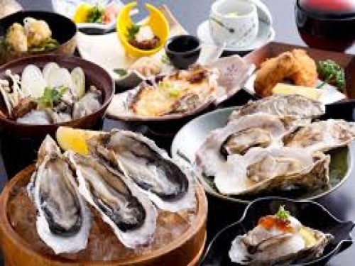 的矢牡蠣フルコース＆かつお燻し小屋体験