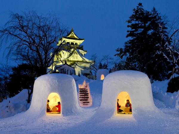 横手の雪まつり「かまくら」