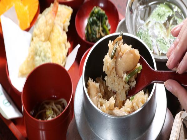 【一畑山薬師寺岡崎本堂】名物”松茸釜めし御膳”