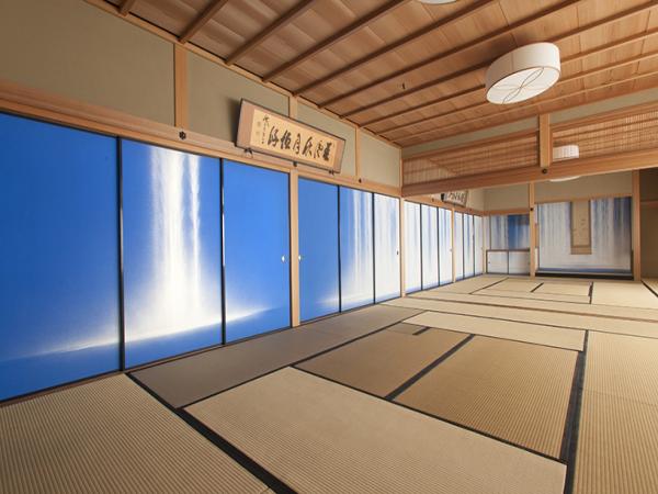 約3年半ぶりの特別公開　大徳寺聚光院の千住博筆「滝」