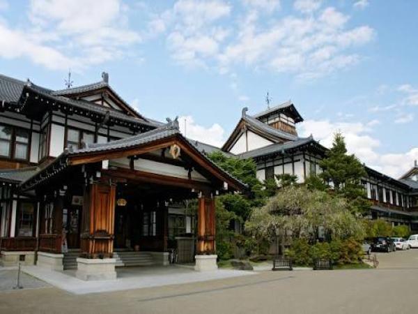 歴史を物語るクラシックな空間で優雅にランチを