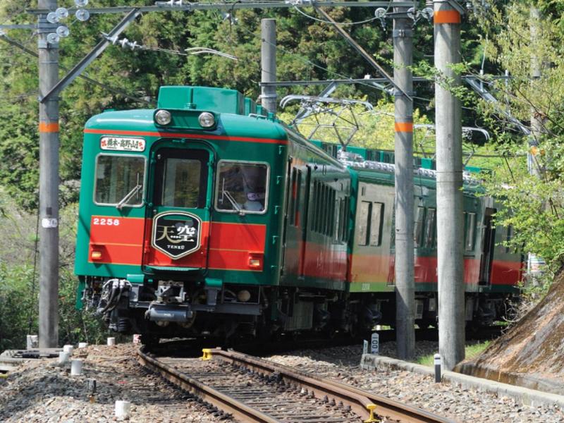 現地案内人と巡るなるほどの高野山